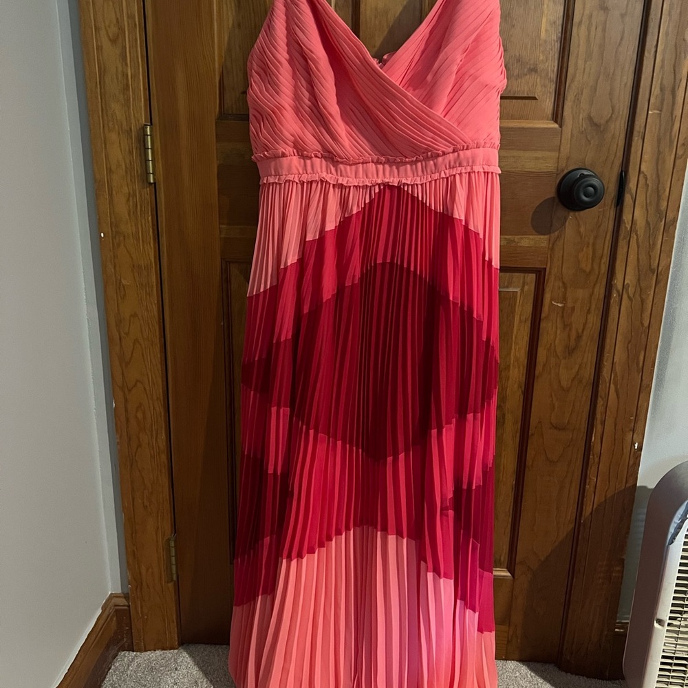 Elegant Pink and Red Women's Dress - Picture 5 of 7